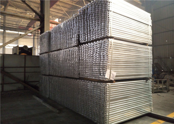 Seluruh penjualan Q345 Bahan Baja Papan Baja Berlubang Dengan Kait, Papan Baja Perancah Galvanis dengan Kait